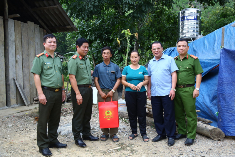 Chuyện chưa kể về nghĩa cử của Bộ Công an giúp dân làm nhà tại Bắc Kạn -0