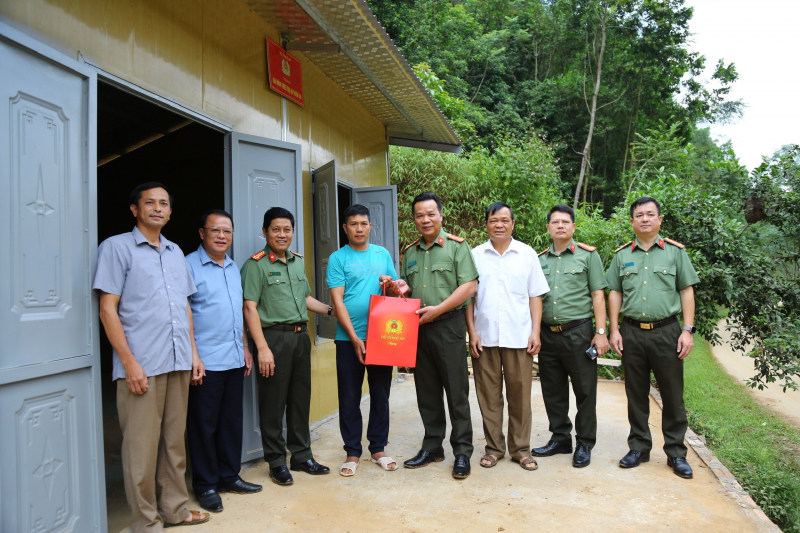 Chuyện chưa kể về nghĩa cử của Bộ Công an giúp dân làm nhà tại Bắc Kạn -0