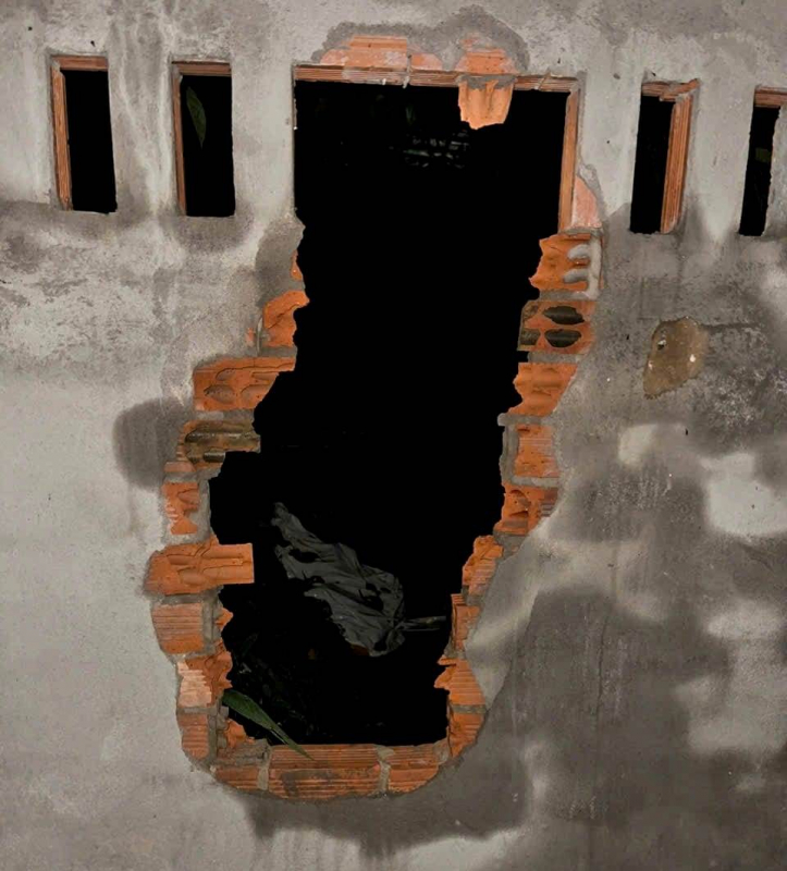 Đục tường, phá két sắt trộm tài sản hơn 100 triệu đồng -1