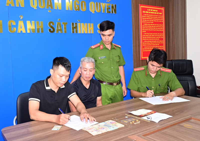 Sang chơi nhà hàng xóm, đạo chích “thuổng” luôn hơn 300 triệu đồng -0