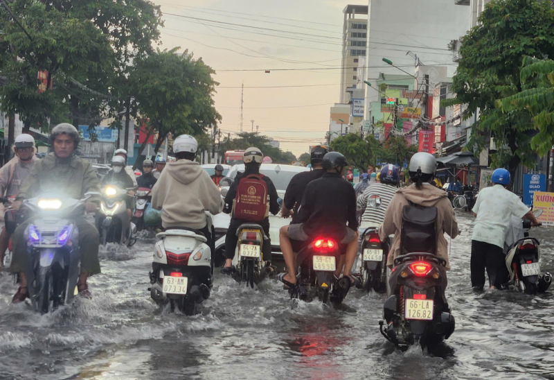 z5939827811638_9e2a6a0f3fbaaa3cf0ed56e8c0e9a7c2.jpg -0