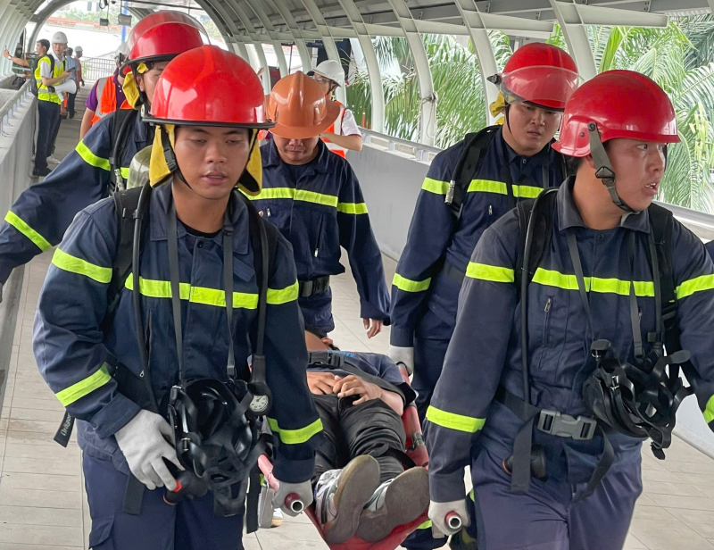 Diễn tập PCCC và CNCH tại nhà ga trên cao của tuyến Metro số 1 -0