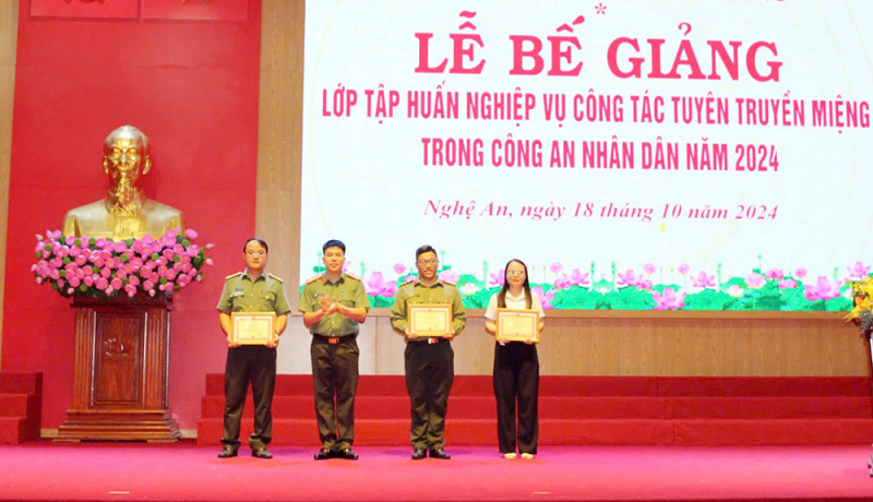 z5939601149330_76e0c2d51b1e71629dbc6eb756f08268.jpg -0