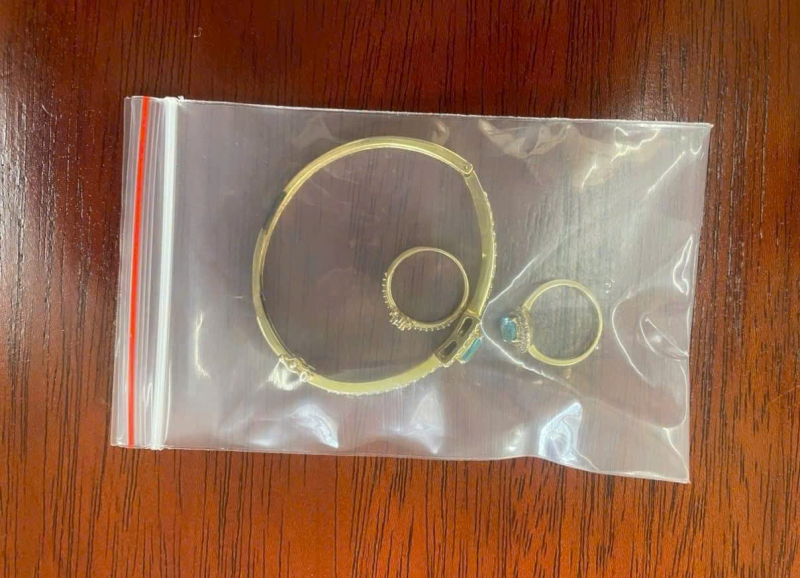  Đã bắt được tên trộm manh động đập tường, phá két cuỗm hàng loạt tiền vàng -0