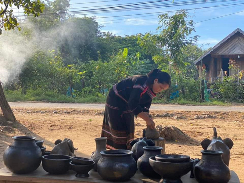 (47)- Gốm đen cổ khắc khoải hồi sinh