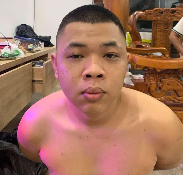 Bắt đối tượng truy nã đặc biệt nguy hiểm đang phê ma túy, thu giữ 2 khẩu súng -0