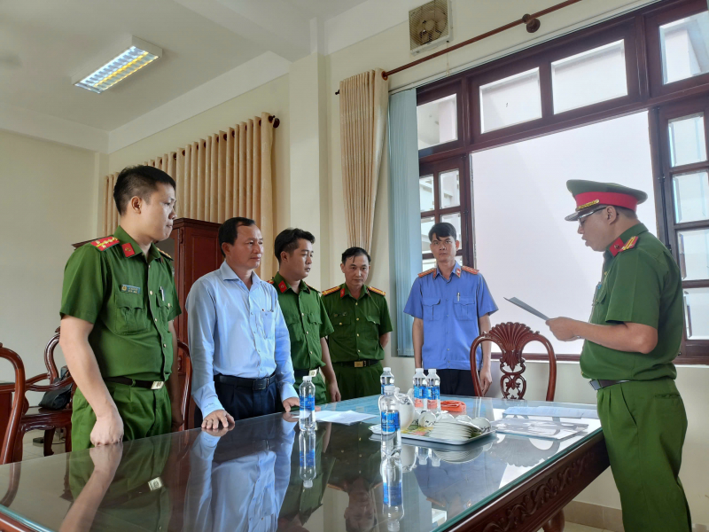 Bình Phước: Khởi tố, bắt tạm giam Phó Chủ tịch và 3 cán bộ huyện Bù Gia Mập -0