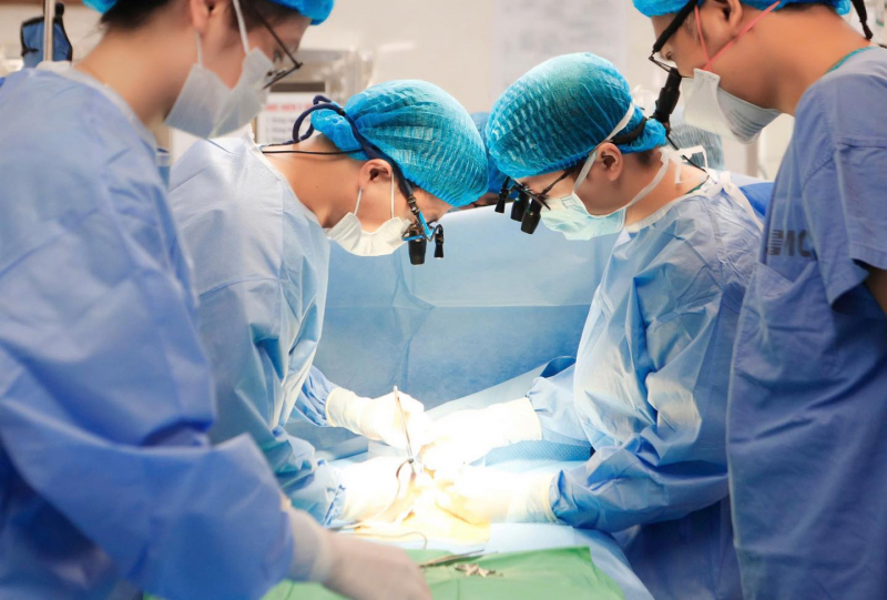 Bác sĩ 2 bệnh viện cứu sống em bé bị tim bẩm sinh nguy kịch khi vừa chào đời -0