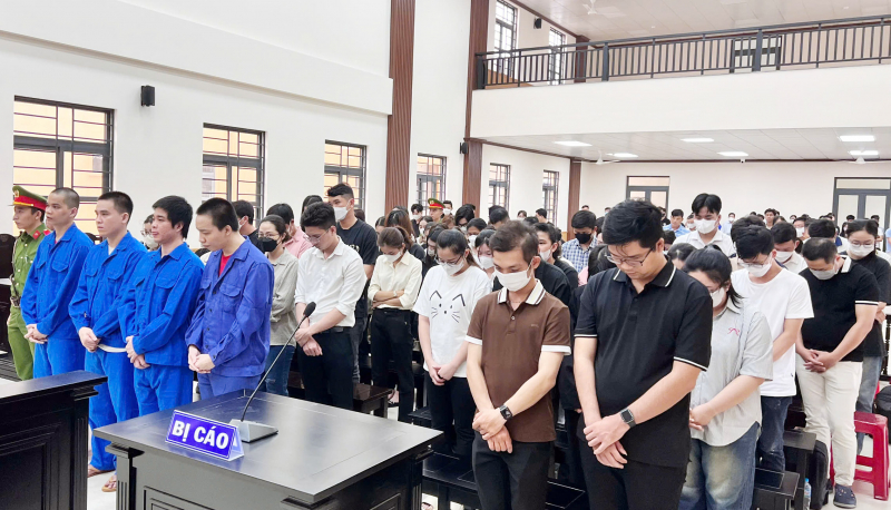 Tuyên án đối với 61 bị cáo trong đường dây làm văn bằng, chứng chỉ giả ở An Giang -0