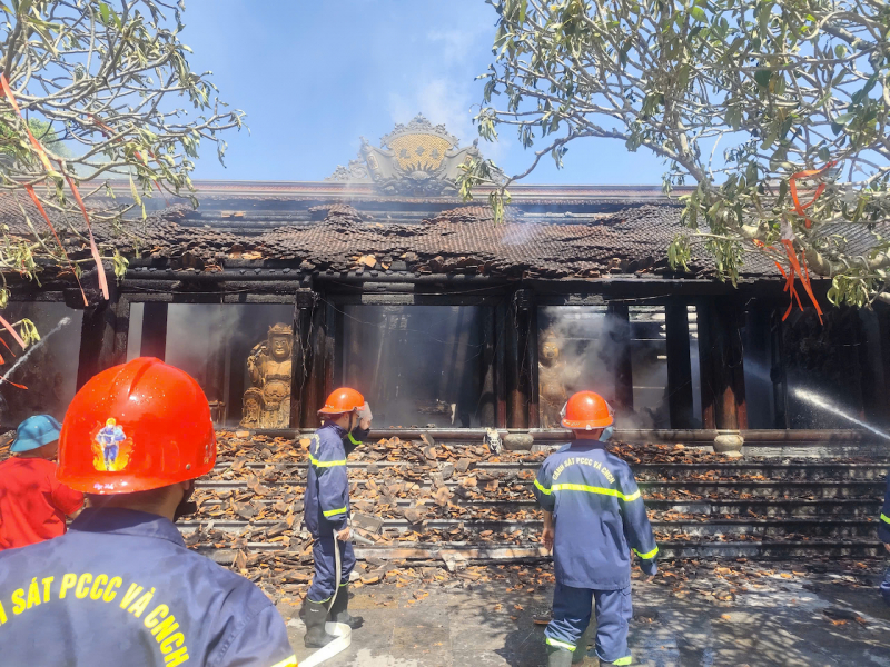 Tích cực điều tra, làm rõ nguyên nhân vụ cháy chùa Phổ Quang  -1