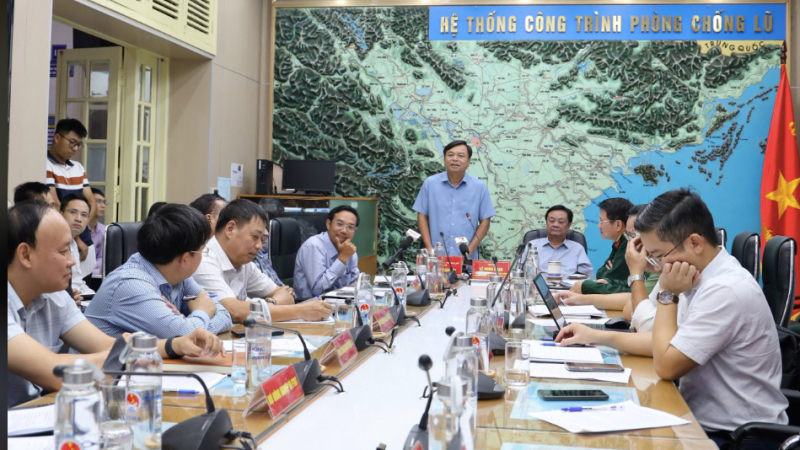 Bão số 6 giật cấp 13 trên biển Đông, nhiều địa phương lên kịch bản phòng chống -0