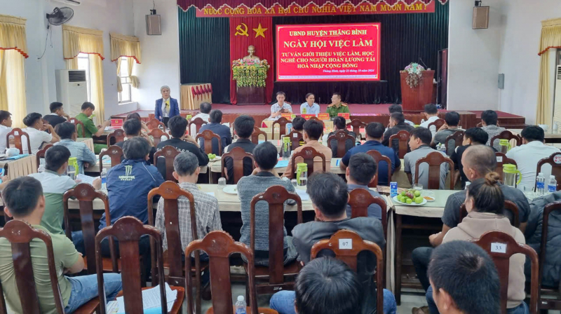 Thiết thực và nhân văn 