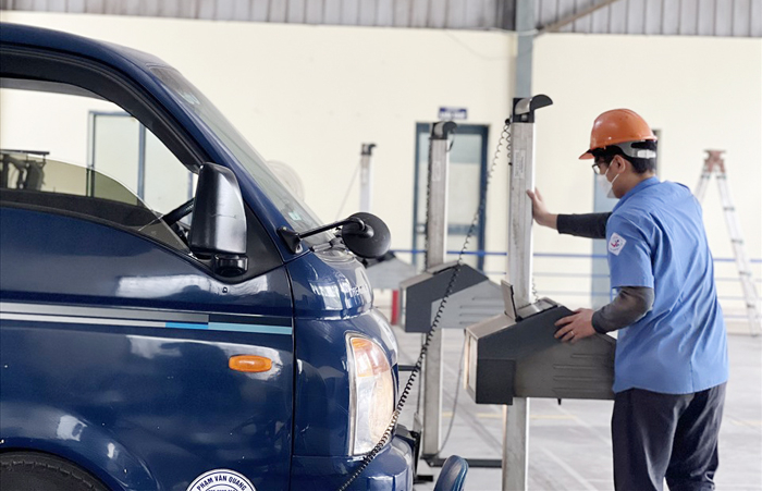 Lại có hiện tượng đăng kiểm viên gợi ý xin tiền, bỏ sót hạng mục -0