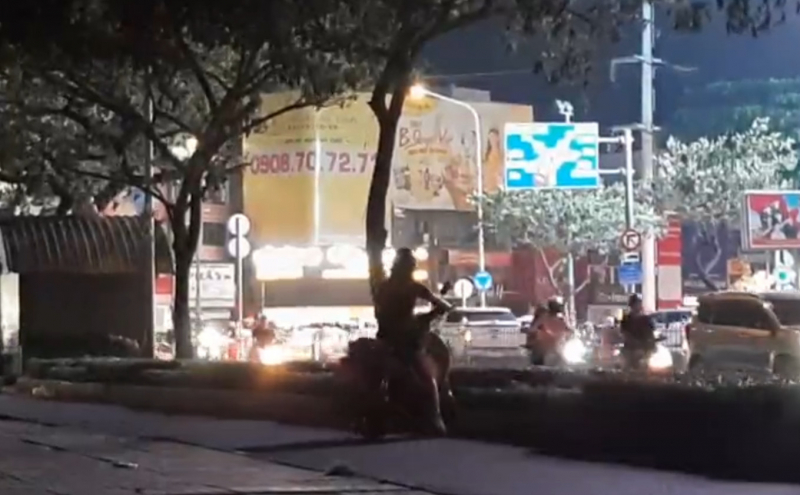 Bất chấp nguy hiểm, tài xế quay xe chạy ngược chiều trốn chốt CSGT đo nồng độ cồn -2