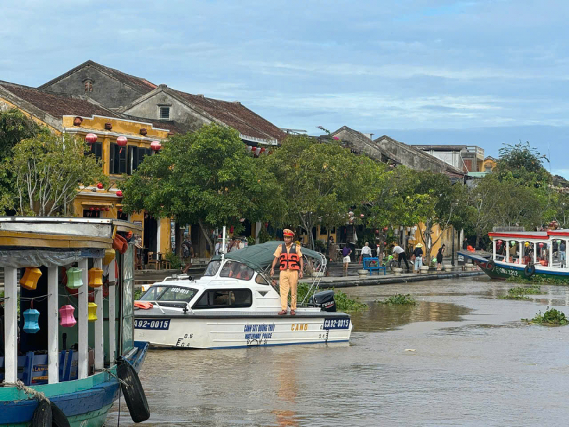 Công an Hội An “4 tại chỗ”, “3 sẵn sàng” không chủ quan với bão số 6 -0