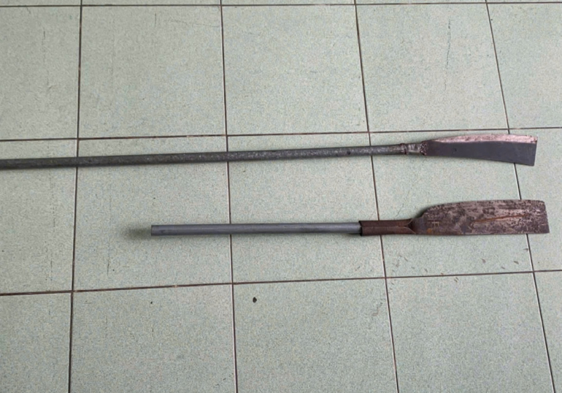 Tạm giữ hai nhóm thanh niên 