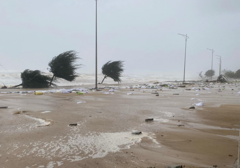 Mưa lớn, nhiều người dân ở miền núi A Lưới bị mắc kẹt trong rừng chưa trở về nhà -0