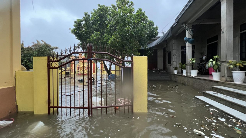 Bão số 6 gây mưa to, gió mạnh, Thừa Thiên Huế yêu cầu người dân không ra đường -0