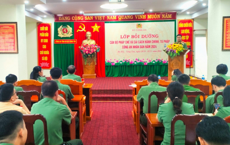 Khai giảng Lớp bồi dưỡng cán bộ pháp chế và cải cách hành chính, tư pháp CAND năm 2024 -0