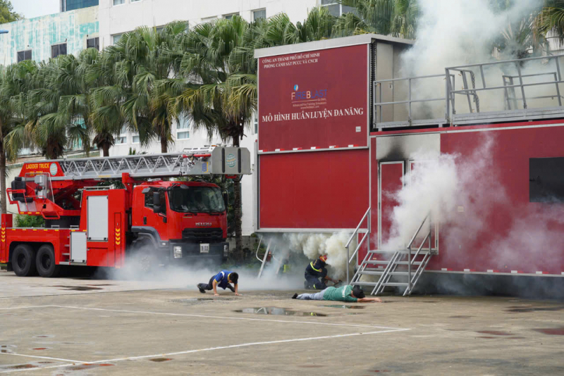 2 tổ Cảnh sát đặc biệt tinh nhuệ chữa cháy và CNCH trên cạn, dưới nước được thành lập -1