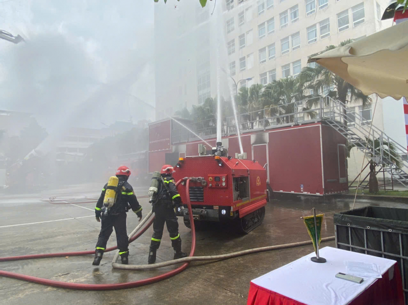 2 tổ Cảnh sát đặc biệt tinh nhuệ chữa cháy và CNCH trên cạn, dưới nước được thành lập -2