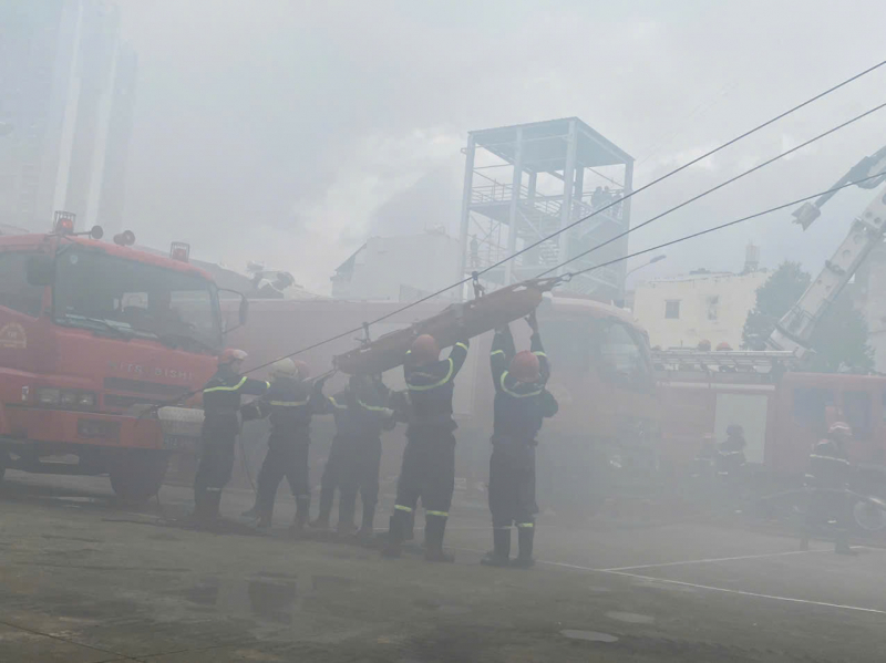 2 tổ Cảnh sát đặc biệt tinh nhuệ chữa cháy và CNCH trên cạn, dưới nước được thành lập -4