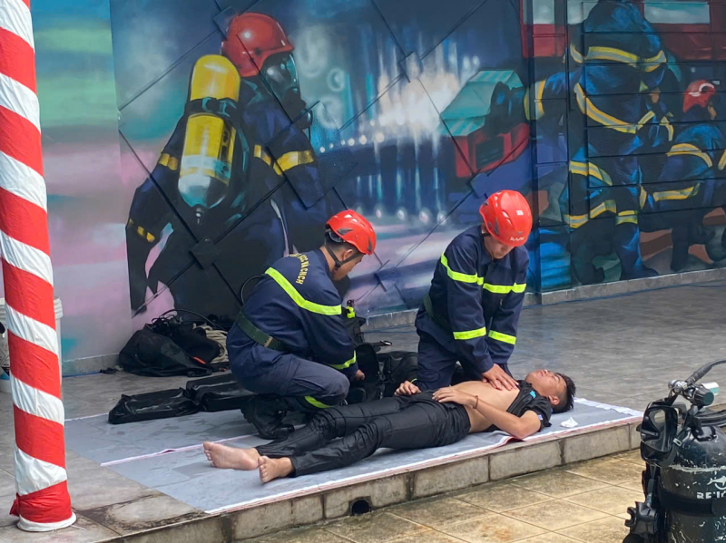 2 tổ Cảnh sát đặc biệt tinh nhuệ chữa cháy và CNCH trên cạn, dưới nước được thành lập -2