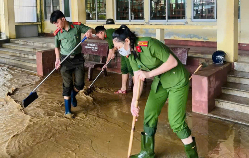 Chung tay dọn dẹp trường lớp, giúp học sinh sớm trở lại trường -1