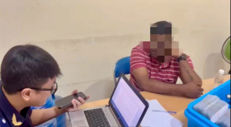 Phát hiện thêm 362 viên kim cương nhập lậu qua sân bay Tân Sơn Nhất -0