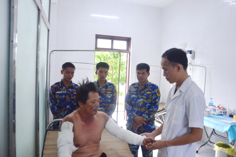     Một thuyền trưởng tàu cá bị bỏng nặng do tai nạn lửa từ bình gas  -0