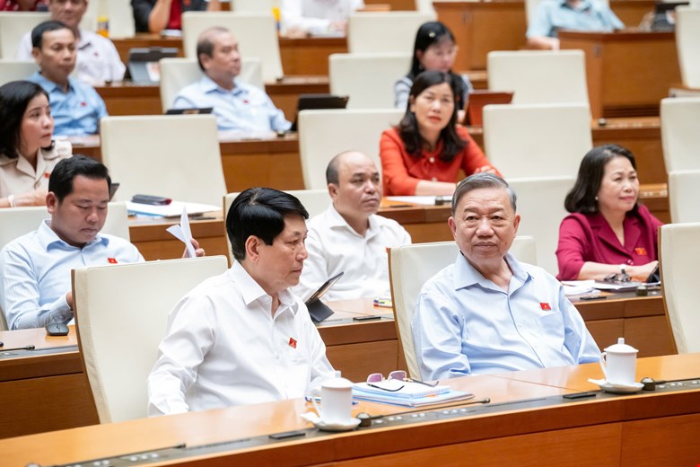 Tổng Bí thư và Chủ tịch nước chuyển sinh hoạt tại Đoàn đại biểu Quốc hội TP Hà Nội, TP Hồ Chí Minh -0