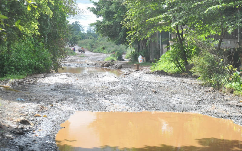 Dân bức xúc vì hơn 1km đường thi công gần 4 năm chưa xong -0