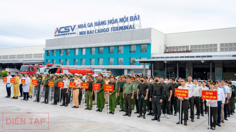 Diễn tập khẩn nguy an ninh đối phó với hành vi can thiệp bất hợp pháp tại Cảng Hàng không Quốc tế Nội Bài -0
