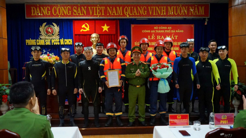 Đà Nẵng ra mắt 2 Tổ Cảnh sát chữa cháy và cứu nạn, cứu hộ đặc biệt tinh nhuệ -1