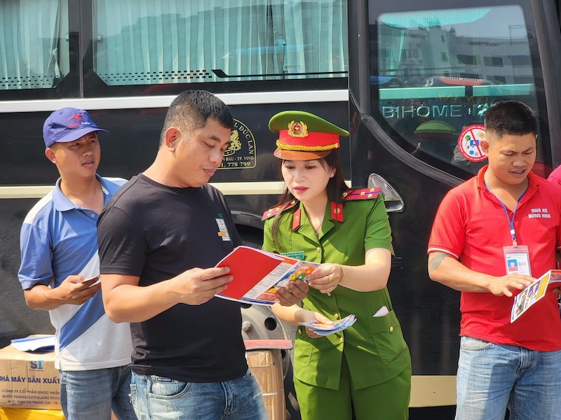 Công an Hà Nội đẩy mạnh công tác phòng, chống ma túy tại các bến xe -0