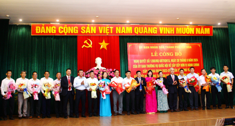 Phú Yên công bố Nghị quyết của Quốc hội sắp xếp lại các xã, phường ở TP Tuy Hòa -0