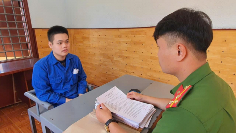 Mang súng ra giải quyết chỉ vì người yêu mâu thuẫn với người khác trên Facebook -0