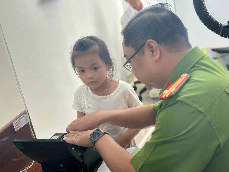 Đẩy mạnh kích hoạt định danh điện tử cho công dân đủ điều kiện trên địa bàn Cà Mau -1
