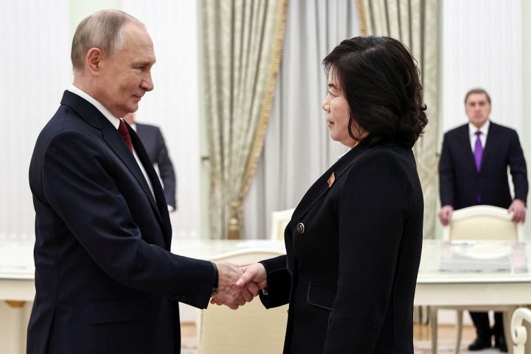 Putin meets N Korea foreign minister as Kyiv warns of troop deployment -0