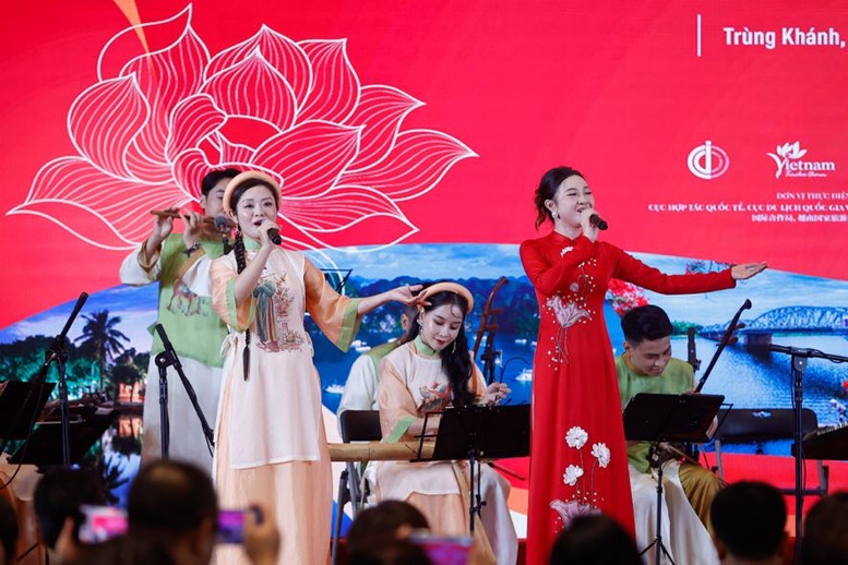 Thủ tướng nêu phương châm 20 chữ để đẩy mạnh hợp tác văn hóa, du lịch Việt Nam-Trung Quốc -1