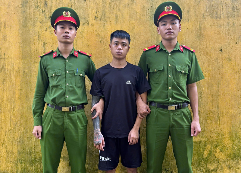 Thấy vợ cũ ngồi nhậu cùng nhóm bạn, đối tượng dùng súng bắn người -0