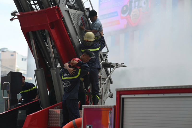 Tìm phương án tối ưu để chữa cháy, CNCH tại những tòa nhà cao tầng -0