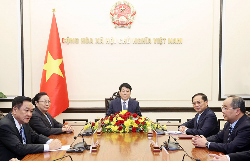 vna_potal_chu_tich_nuoc_luong_cuong_hoi_dam_truc_tuyen_voi_tong_bi_thu_chu_tich_nuoc_lao__7694077.jpg -0
