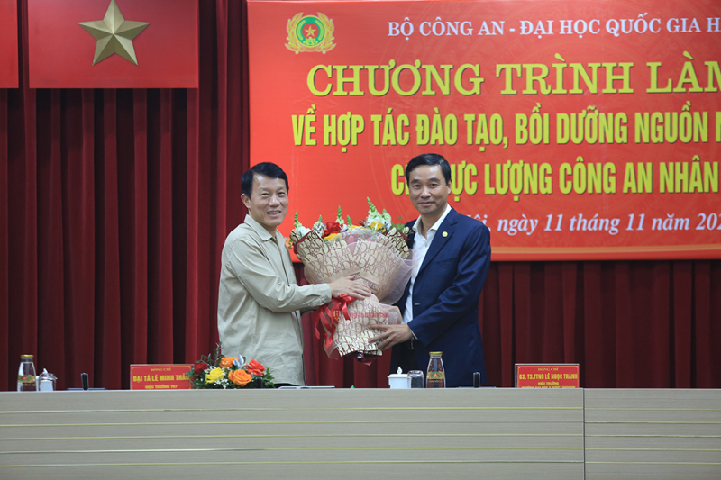 Tăng cường hợp tác về đào tạo nguồn nhân lực y tế cho lực lượng CAND -4