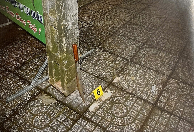 2 nhóm mang súng, hung khí giải quyết mâu thuẫn vì số tiền 4 triệu đồng -0