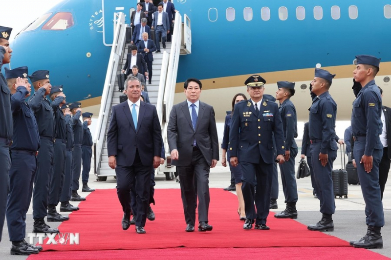 Chủ tịch nước bắt đầu chuyến thăm chính thức Peru và dự Tuần lễ Cấp cao APEC -0