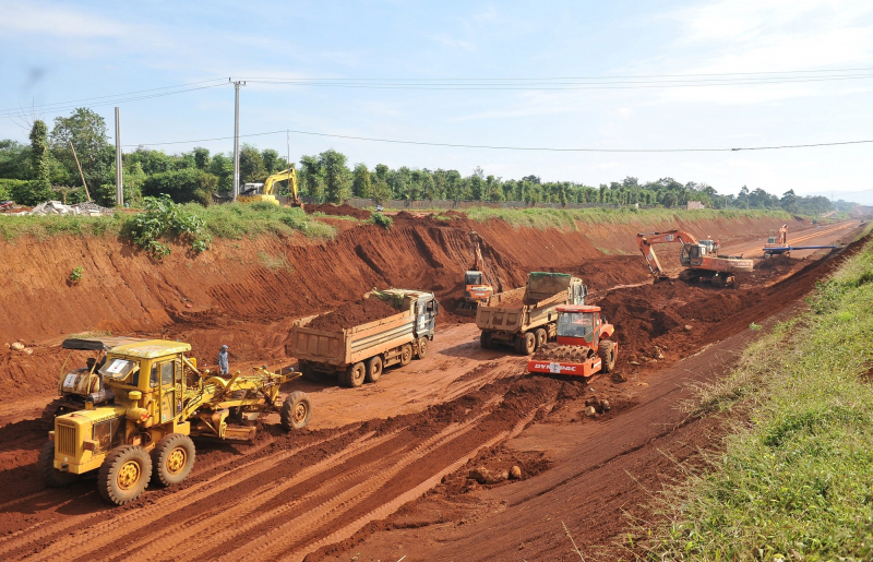 Rộn ràng không khí thi đua trên công trường cao tốc Buôn Ma Thuột - Khánh Hòa -0