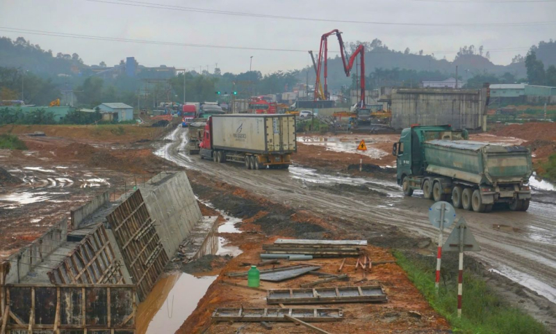 Thi công cao tốc Hòa Liên-Túy Loan “ì ạch hay ùn ứ”? -0