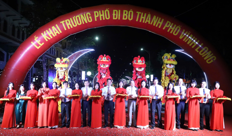 Phó Thủ tướng Chính phủ Hồ Đức Phớc dự Festival Gạch Gốm đỏ - Kinh tế Xanh tỉnh Vĩnh Long -0