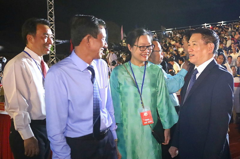 Phó Thủ tướng Chính phủ Hồ Đức Phớc dự Festival Gạch Gốm đỏ - Kinh tế Xanh tỉnh Vĩnh Long -0